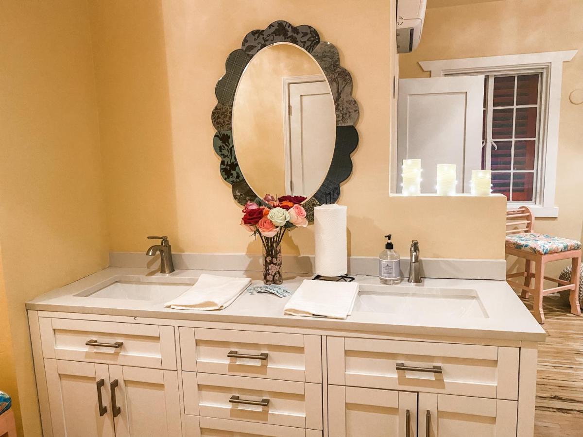 Island Girl Spa + Bed And Breakfast Los Angeles Exterior photo